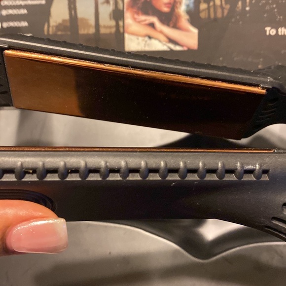 CROC Rose Gold Titanium Played Flat Iron/Curler - Picture 7 of 9
